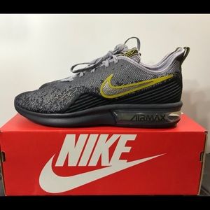 New with box Nike AirMax Sequent 4